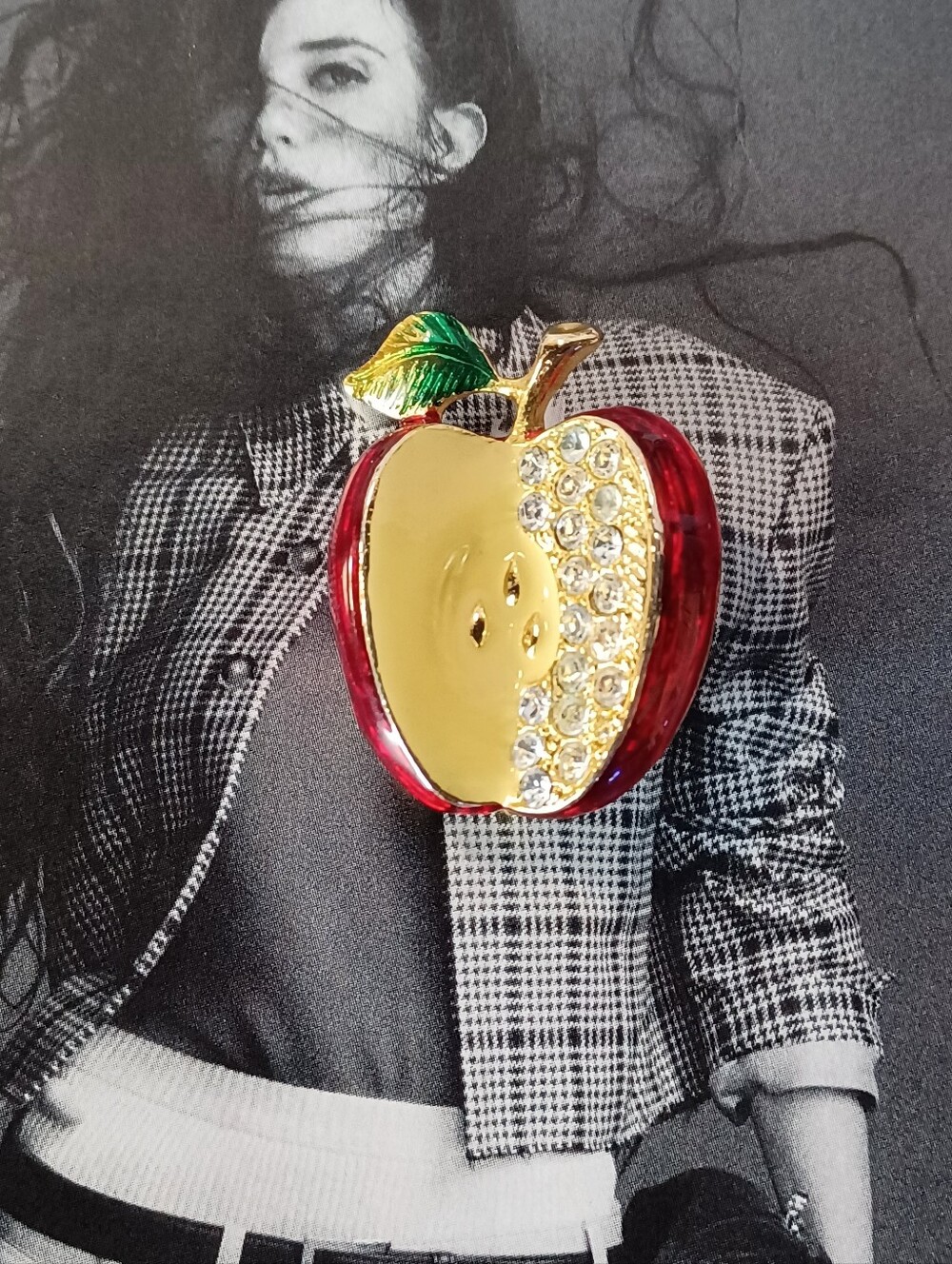 Vintage Avon Red Enamel Rhinestone Sliced Apple Brooch Pin 0439 🍎